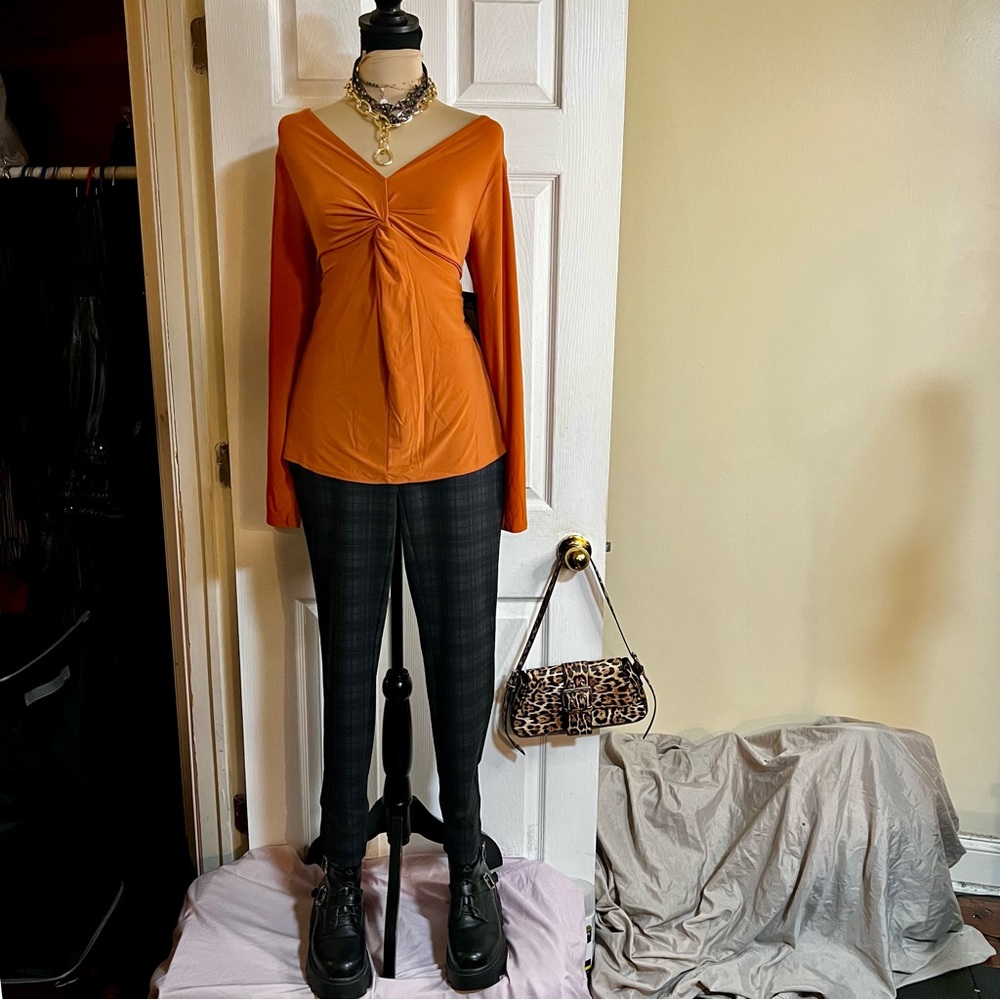 New Attitudes By Renee Women’s Twist Front Deep V Slinky Pumpkin Chic Boho Top S